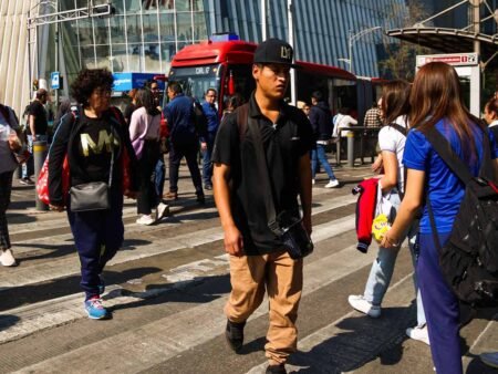 Cierres y bloqueos afectan Metrobús y vialidades en CDMX