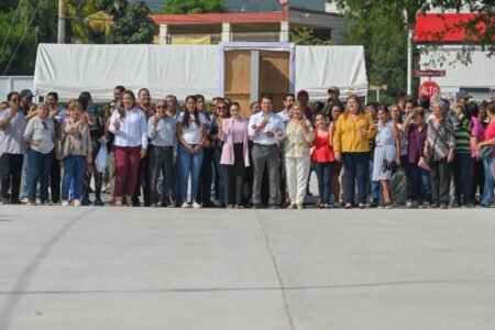 Victoria inaugura calle con concreto hidráulico en Sierra Madre Victoria inaugura calle con concreto hidráulico en Sierra Madre