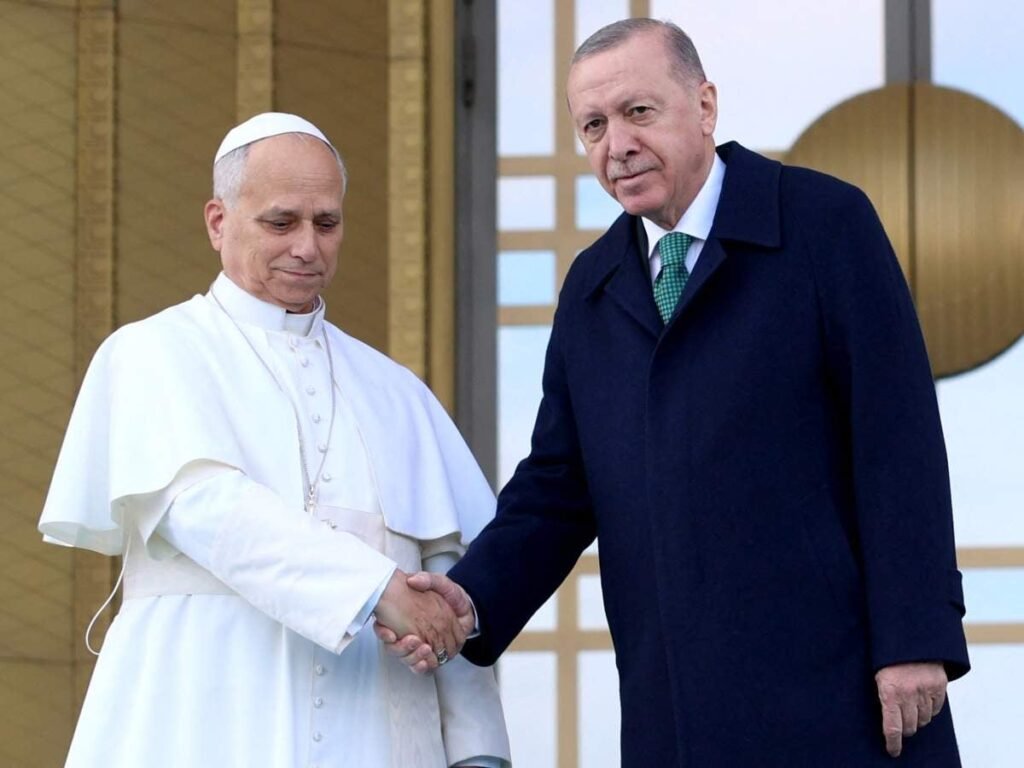 El Papa León XIV inicia histórica visita en Turquía por la paz