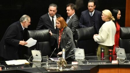 Senado en vilo por posible renuncia de Gertz Manero a la FGR