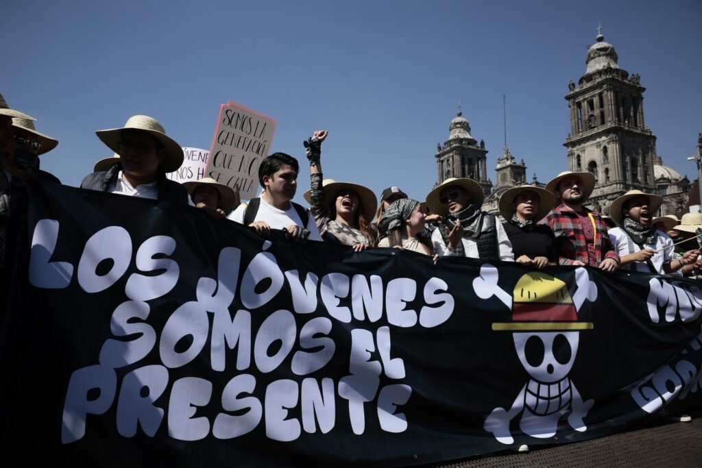 Jóvenes protestan en CDMX contra violencia y gobierno