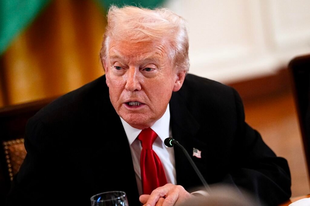 Trump baja aranceles a café, plátano y carne de res