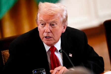 Trump baja aranceles a café, plátano y carne de res