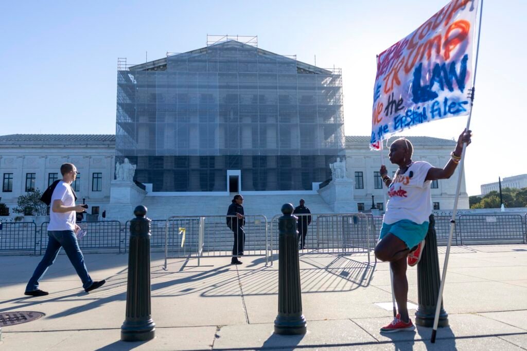 Víctimas de Epstein piden publicar archivos completos