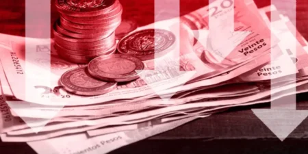Peso mexicano cae ante el dólar por incertidumbre económica