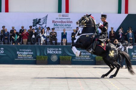 Sheinbaum rechaza violencia e injerencia extranjera en desfile