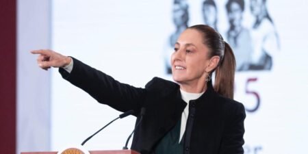 Sheinbaum garantiza precio estable de gasolina en enero de 2026