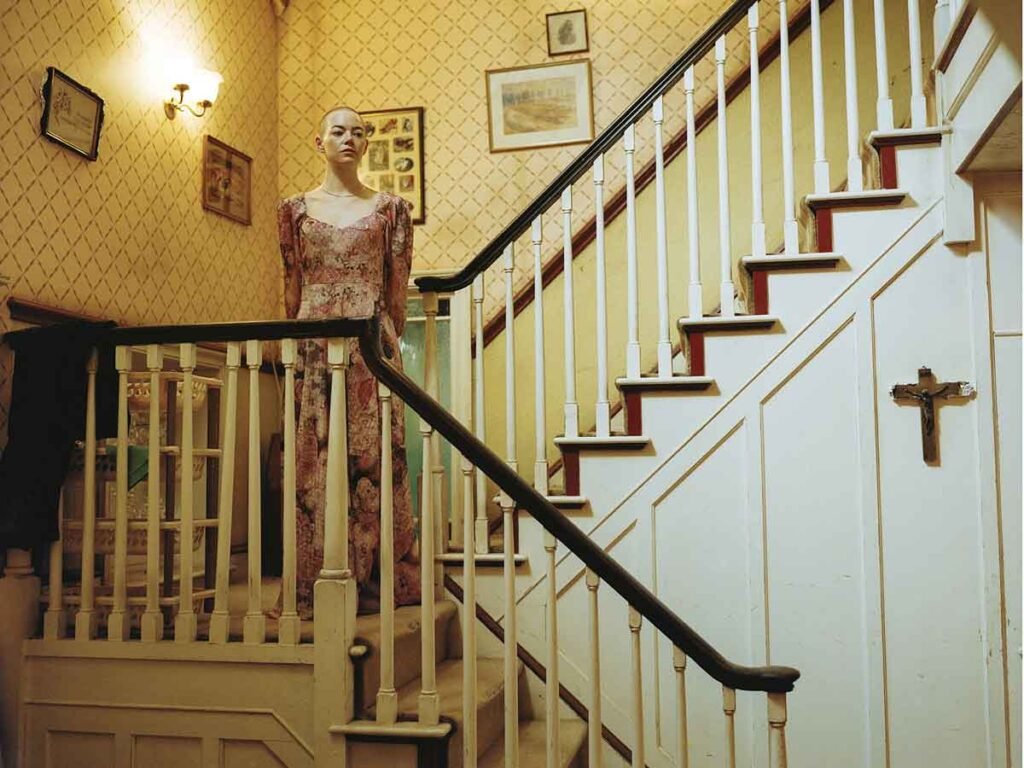 Emma Stone se rapa para su papel en 'Bugonia' de Lanthimos