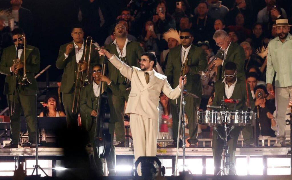 Bad Bunny reúne a 65 mil fans en su primer show en CDMX