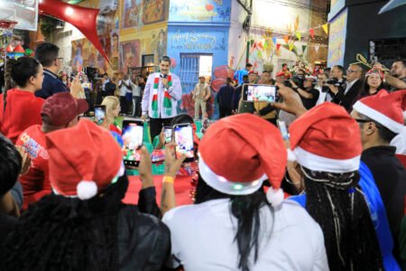 Maduro lidera cenas navideñas por la paz en medio de tensiones con EE UU