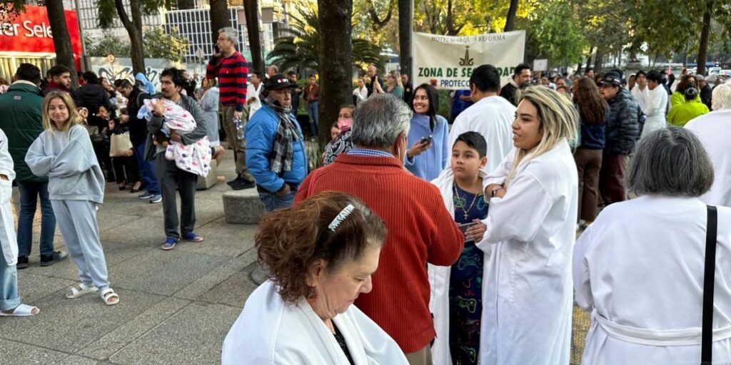 Sismo de 6.5 sacude centro y sur de México; 12 heridos y daños