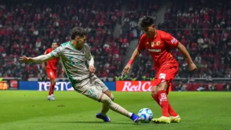 Toluca remonta a Santos y alcanza a Chivas en la cima de Liga MX