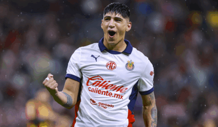 Alan Pulido, cerca de fichar por Rayados tras salida de Berterame