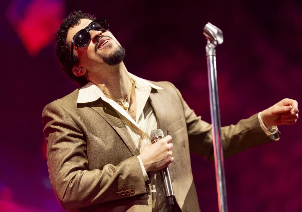 Bad Bunny encabeza Apple Music China con tema en español