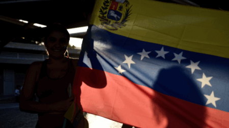 Venezuela recibe a 120 migrantes deportados por EE UU