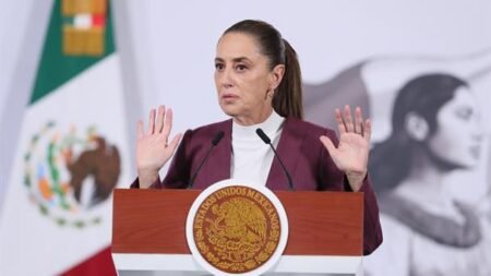 Sheinbaum pide a EE UU explicación por cierre aéreo en El Paso