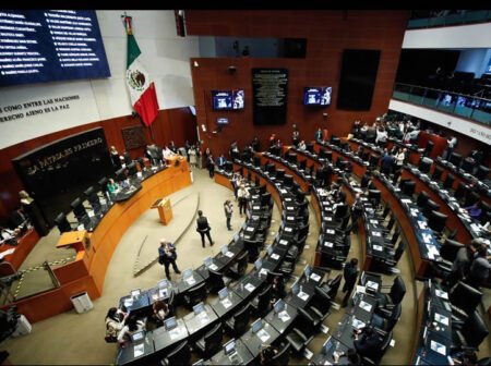 Senado aplaza discusión del Plan B de Sheinbaum al martes