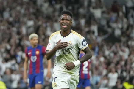 Vinícius marca doblete y Real Madrid vence 3-2 al Atlético