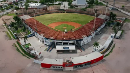 Durazo respalda remodelación del Estadio 'Ciclón' en Navojoa