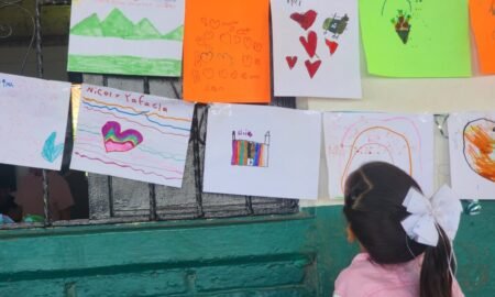 Arte y talleres apoyan a niños desplazados por violencia en Sinaloa