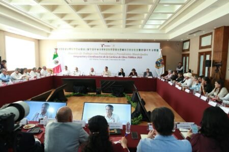 Américo Villarreal recibe proyectos 2026 de alcaldes de Tamaulipas