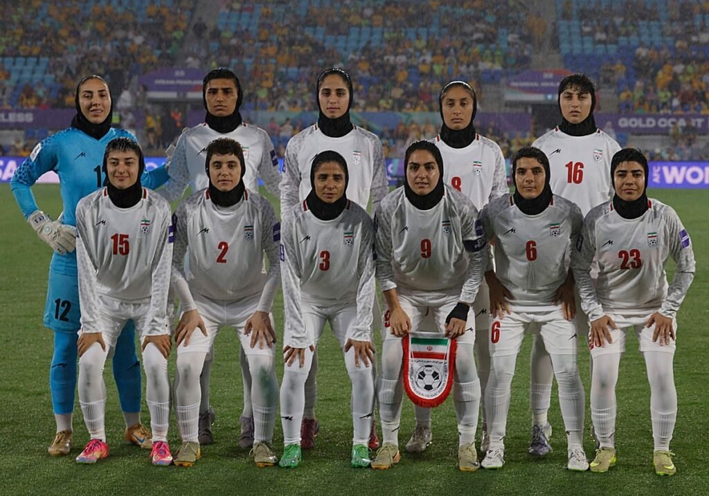 Futbolistas iraníes criticadas por no cantar el himno nacional