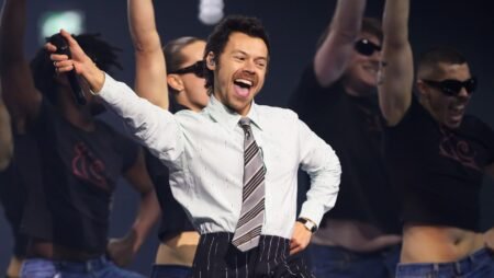 Harry Styles lanza “Kiss All the Time” y anuncia gira mundial