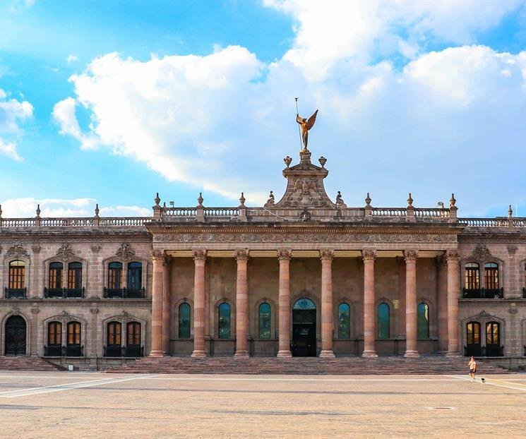 Nuevo León entrega puntualmente recursos federales a municipios