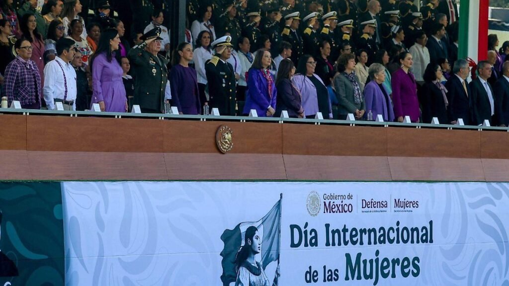 Sheinbaum reconoce a mujeres militares y promete igualdad en 8M