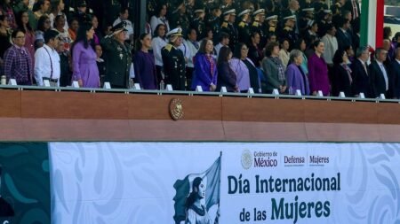 Sheinbaum reconoce a mujeres militares y promete igualdad en 8M