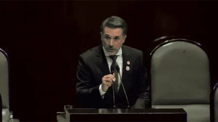 Sergio Mayer, suspendido de Morena tras participar en reality