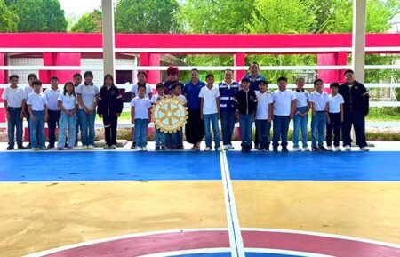 Club Rotario Acuña rehabilita cancha en primaria de Coahuila