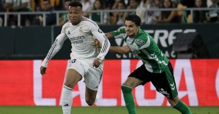 Marc Bartra, a la espera de pruebas médicas tras lesión ante Madrid