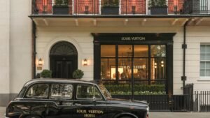 Louis Vuitton inaugura hotel efímero e inmersivo en Mayfair Londres