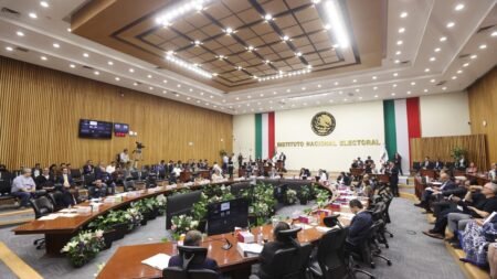 INE multa a Morena y MC por gastos irregulares en Coahuila