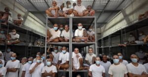 Juicio masivo a 220 miembros de la MS-13 en megacárcel salvadoreña