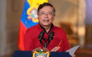 Multan a Petro por desacatar orden judicial en caso Coosalud