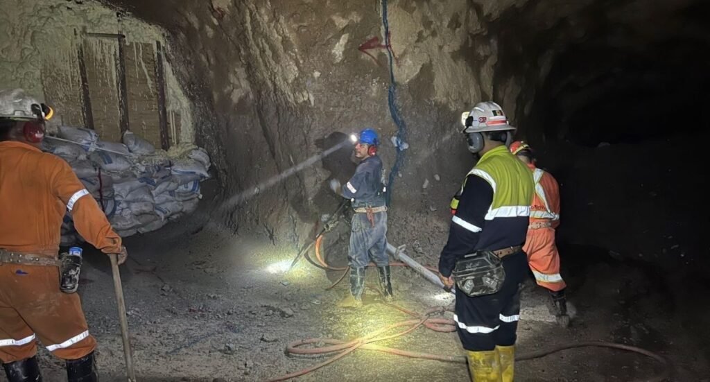 Refuerzan seguridad en rescate de mineros en mina Santa Fe, Sinaloa