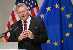 UE insta a EE.UU. a no subir aranceles a autos europeos
