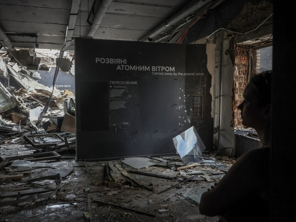 Ataque ruso destruye la mitad del Museo Nacional de Chernóbil en Kyiv