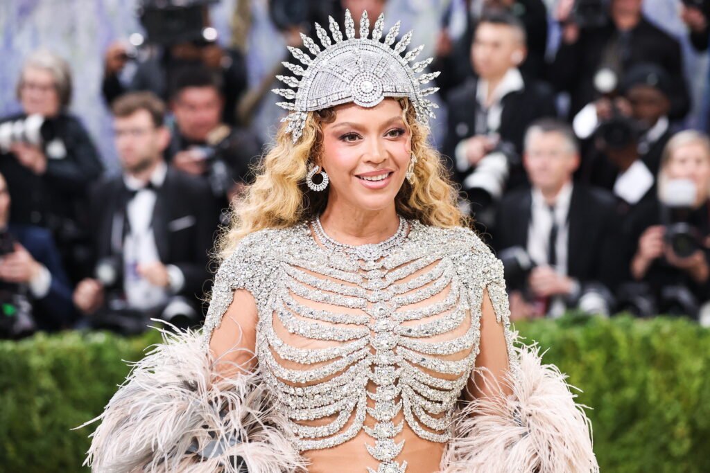 Beyoncé deslumbra en la Met Gala 2026 como copresidenta