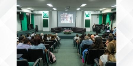 UAT debate impacto de la inteligencia artificial en educación y empleo