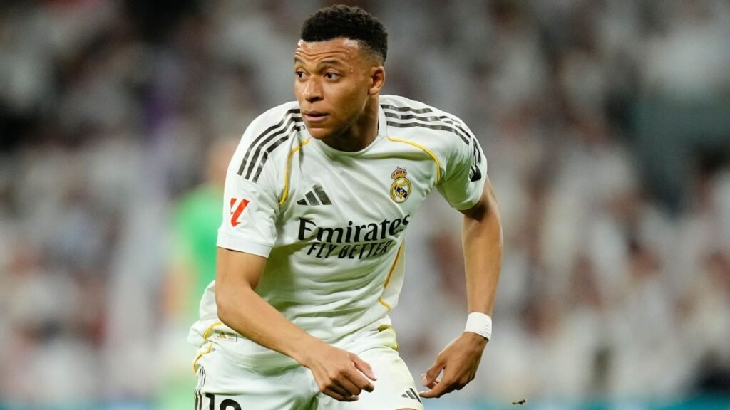 Mbappé vuelve a entrenar y podría jugar el Clásico ante Barça