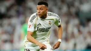 Mbappé vuelve a entrenar y podría jugar el Clásico ante Barça