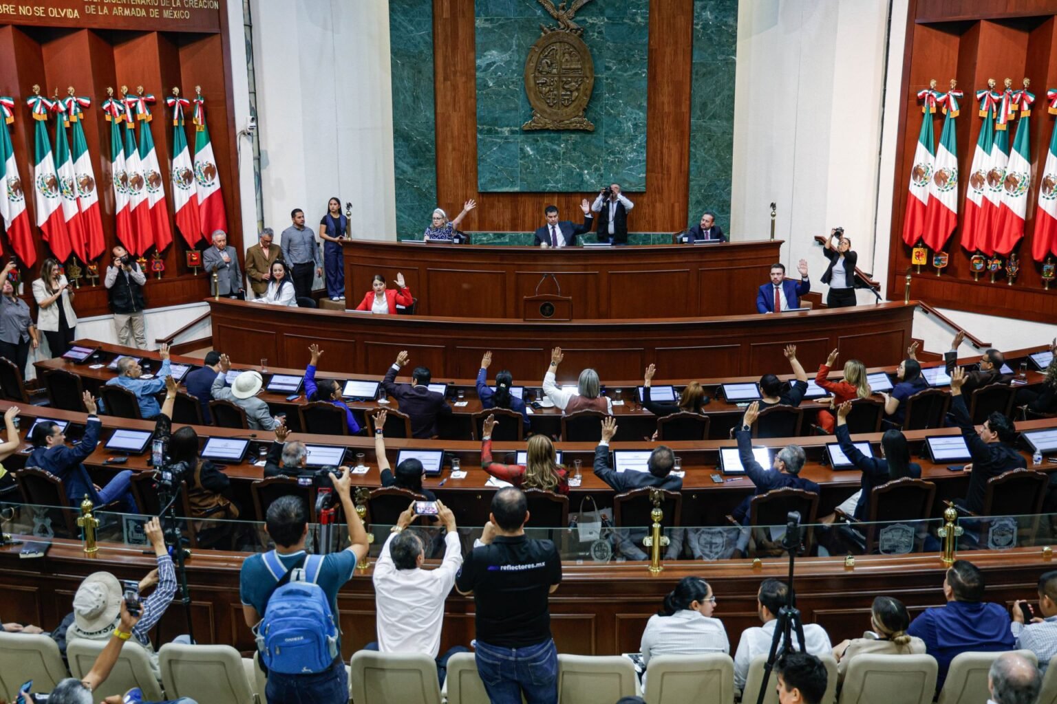 Oposición dividida en Sinaloa tras nombramiento de gobernadora interina