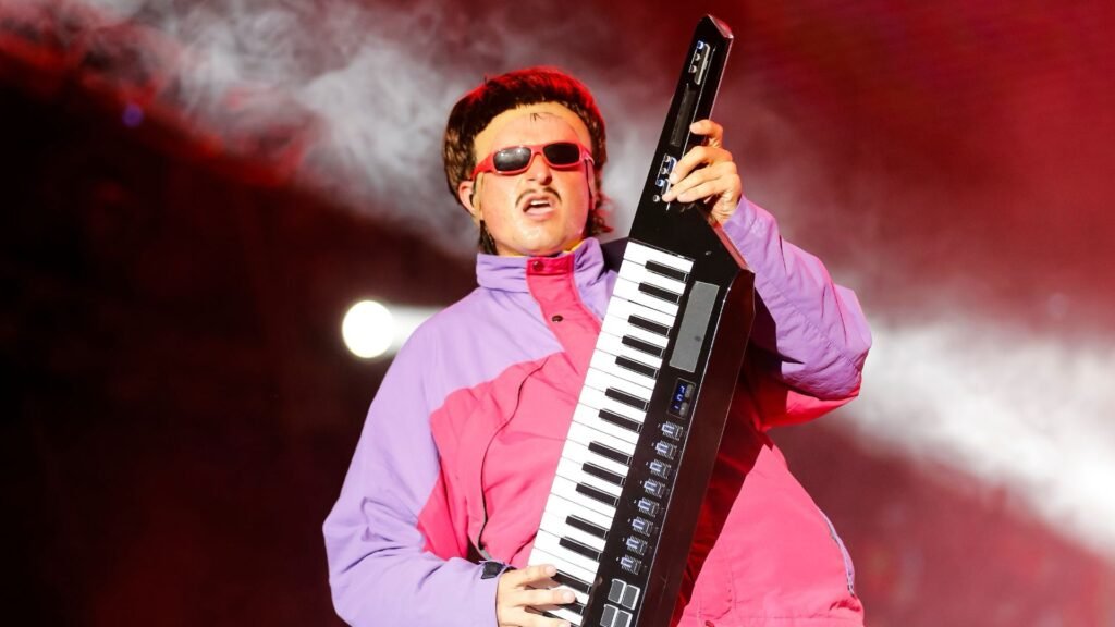 Muere Oliver Tree en accidente de helicóptero en Brasil