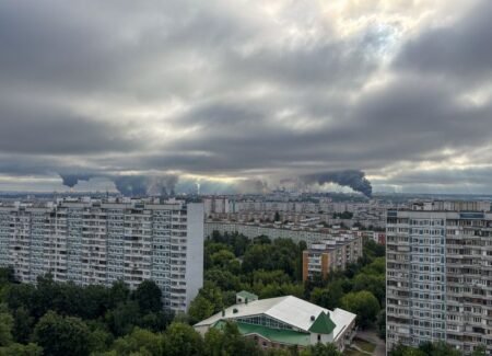 Segundo ataque con drones daña refinería de Gazpromneft en Moscú