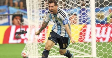 Messi rompe récord mundial y clasifica a Argentina a octavos