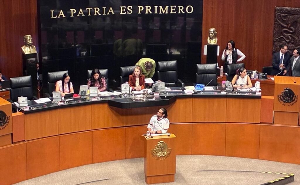 Comisión Permanente aprueba licencias a 11 legisladores de Morena Comisión Permanente aprueba licencias a 11 legisladores de Morena