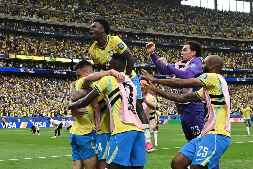 Martinelli da el triunfo a Brasil ante Japón y pasa a octavos del Mundial
